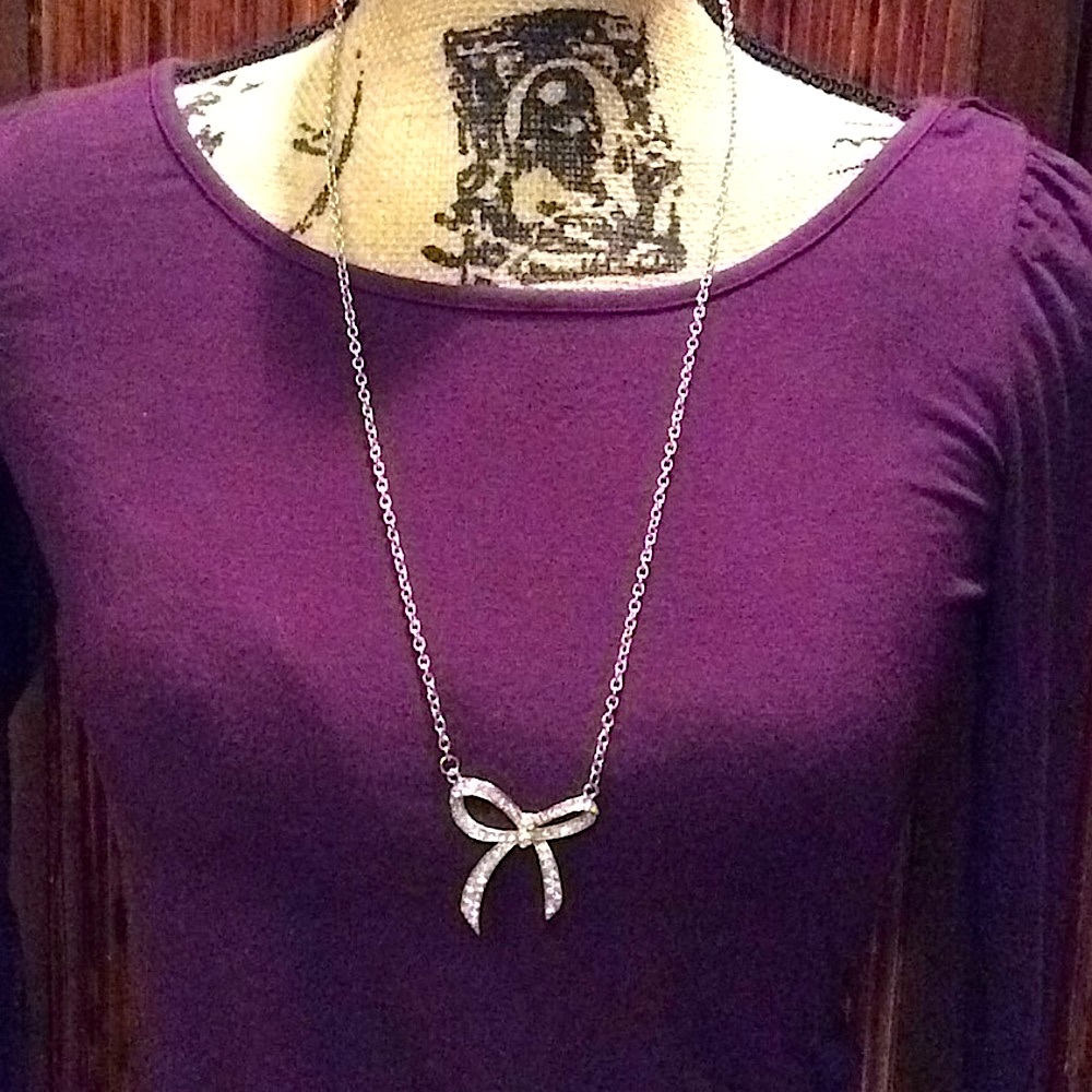 Bow/diamond necklace